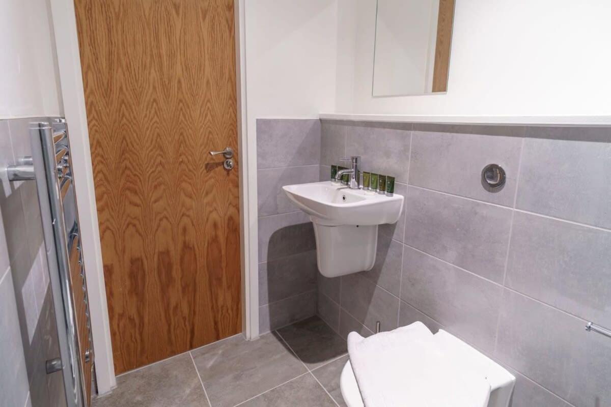 Stunning 2 Bed Apartment In Salford With Views Manchester Exterior foto