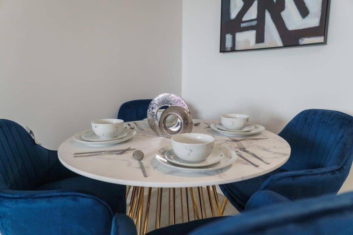 Stunning 2 Bed Apartment In Salford With Views Manchester Exterior foto