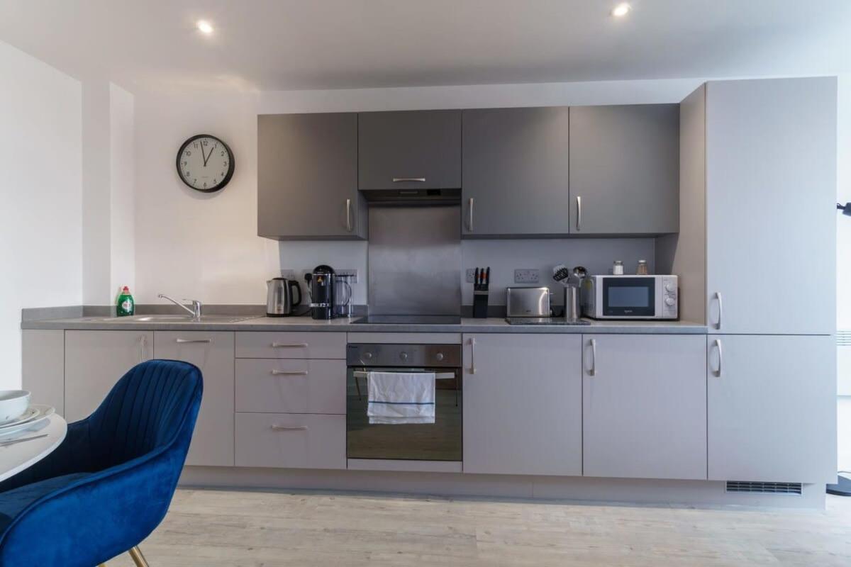 Stunning 2 Bed Apartment In Salford With Views Manchester Exterior foto