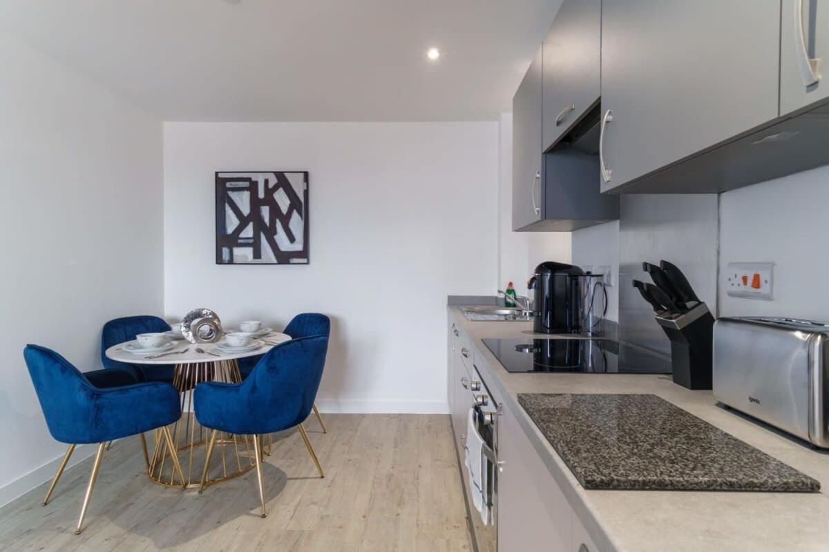 Stunning 2 Bed Apartment In Salford With Views Manchester Exterior foto